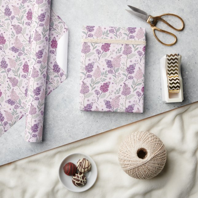 Mjuk rosa och lila syrenblommig mönster   presentpapper (Hantverk)