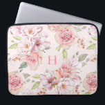 Mjuk rosa vintage ro mönster laptop fodral<br><div class="desc">Blommönstret ro i Girly soft rosa färg vintage . Valfritt monogram.</div>