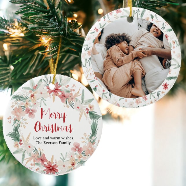 Mjuk vattenfärgad Blommigt Julfrand Foto till Julgransprydnad Keramik (Soft Watercolor Floral Christmas Wreath Photo Ceramic Ornament)