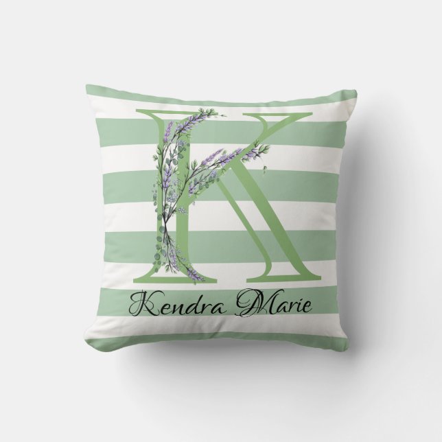 Mjuka gröna remsor monogram lavendelgrönska kudde (Framsida)