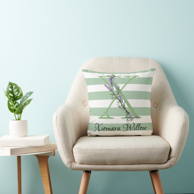 Mjuka gröna remsor monogram lavendelgrönska kudde (Stol)