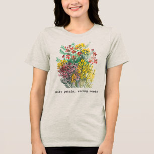 Mjuka kronblad, starka rötter, blomster i akvarell t shirt