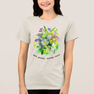 Mjuka kronblad, starka rötter, blomster i akvarell t shirt