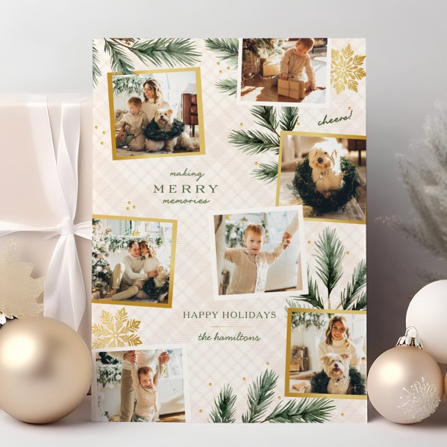 Mjuka minnen 7-fotojulkort julkort (Making merry memories 5x7 photo collage holiday card. Pine and gold snowflake accents. 7 photo )