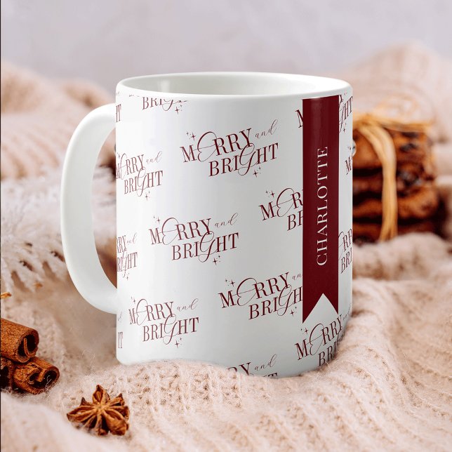 Mjuka och lätta moderna röda julgåvor kaffemugg (Merry & Bright elegant Christmas coffee / tea mug with space for a custom name)