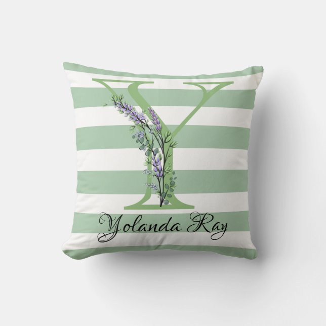 Mjuka remsor grönt monogram lavender greenery thro kudde (Framsida)