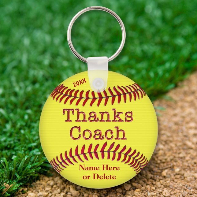 Mjukbollstränarpresentidéer med NAMN och ÅR Nyckelring (Personalized Softball Coach Gifts. Softball thank you gift ideas. Cheap softball gifts for coaches.)