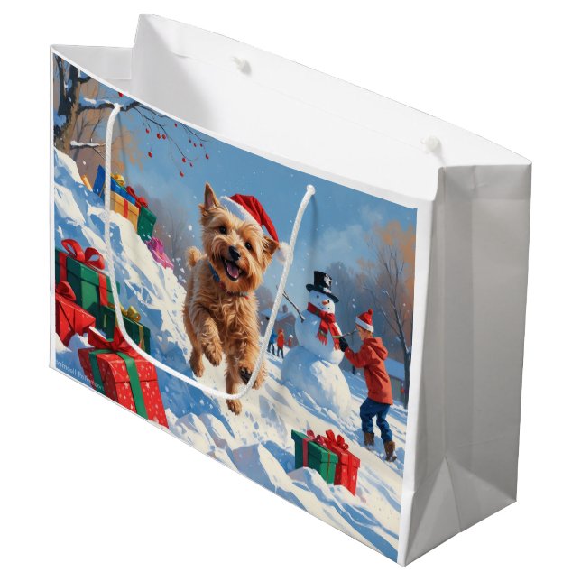 Mjukhårig Wheaten Terrier som springer i snö med j (Framsidan Vinklad)
