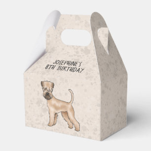 Mjukmantlad Wheaten Terrier Hund På Beige Med Text Presentaskar