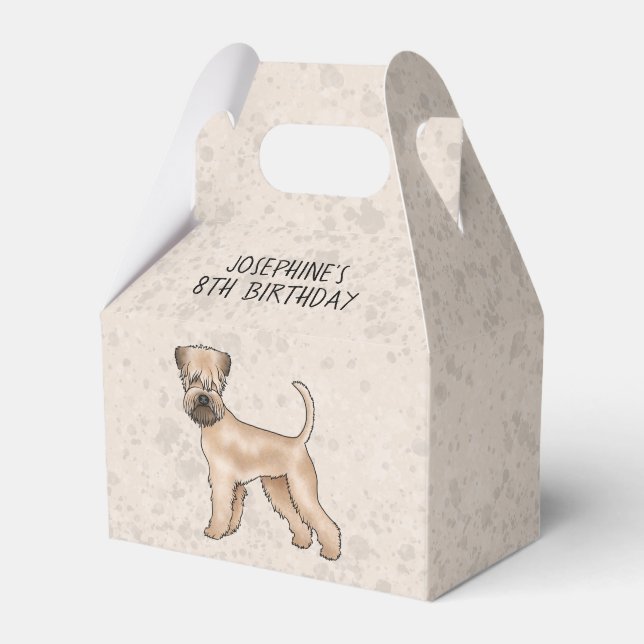Mjukmantlad Wheaten Terrier Hund På Beige Med Text Presentaskar (Framsidan Sidan)