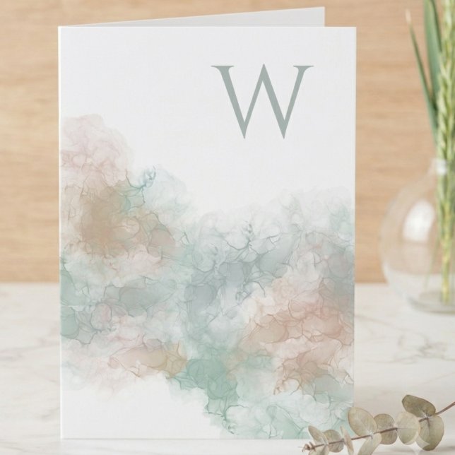 Mjukt akvarellabstrakt initial anteckningskort (Elegant watercolor initial note card perfect for birthday greetings or thoughtful thank-you notes.)