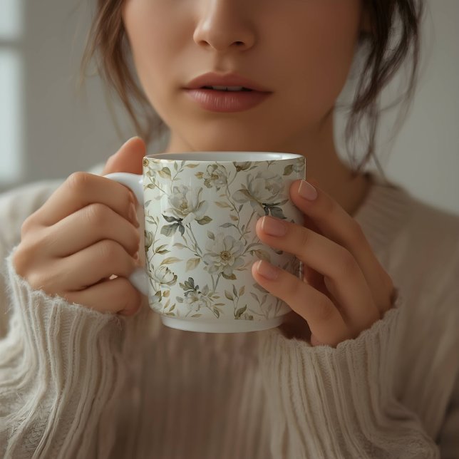 Mjukt akvarellmönster i vitt blommotiv kaffemugg (Skapare uppladdad)