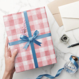 Mjukt flickaktigt rosa vitt rutigt ränder födelsed presentpapper