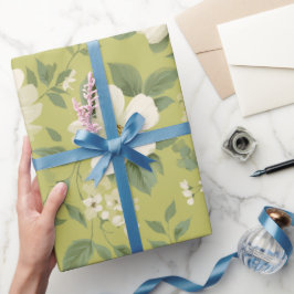 Mjukt grönt blommigt krämfärgat blommönster presentpapper