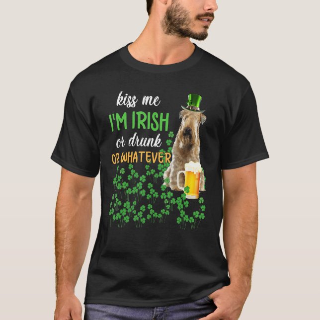 Mjukt Jackat Wheaten Terrier Kiss Me jag är irländ T Shirt (Framsida)