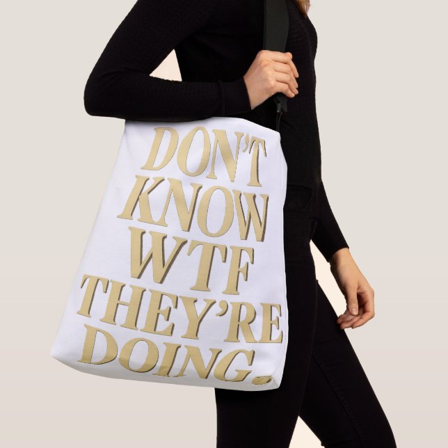 Mob Wife Energy: “Don’t Know WTF” Design Axelväska (Närbild)