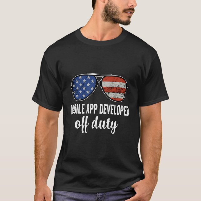 Mobile App Developer Off Duty American Flagga Sung T Shirt (Framsida)