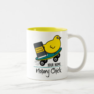 Mobile Notary Chick på Skateboard Customized Namn Två-Tonad Mugg