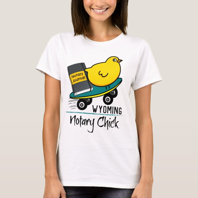 Mobile Notary Chick Riding Skateboard Wyoming T Shirt (Framsida)