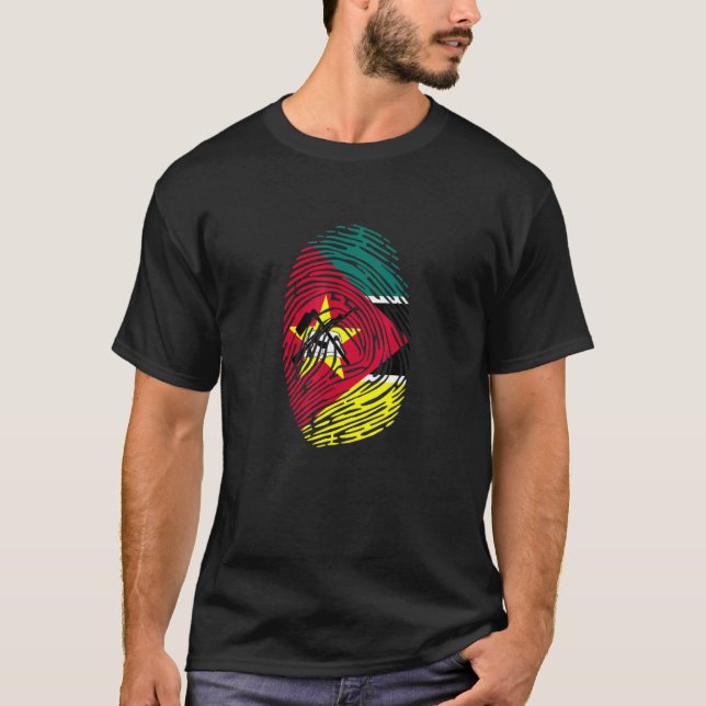 Moçambique Land Flagga Fingerprint DNA T Shirt (Framsida)