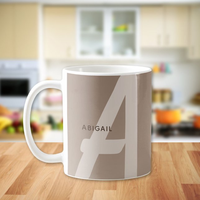 Mocha Brown Anpassningsbar Monogram Namn Kaffemugg (Skapare uppladdad)