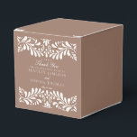 Mocha Brun Talavera Kakel Stil Fiesta Bröllop Presentaskar<br><div class="desc">Alla älskar en fiesta! Denna samling är en fantastisk blandning av elegans och kulturarv, inspirerad av traditionella mexikanska Talavera-kakel-mönster. Den jordnära, mokkabruna terrakottablommiga kanten utstrålar sofistikation och en touch av festlig charm, vilket gör den perfekt för din spanskt eller mexikanskt inspirerade fest. Oavsett om du är värd för en stor...</div>