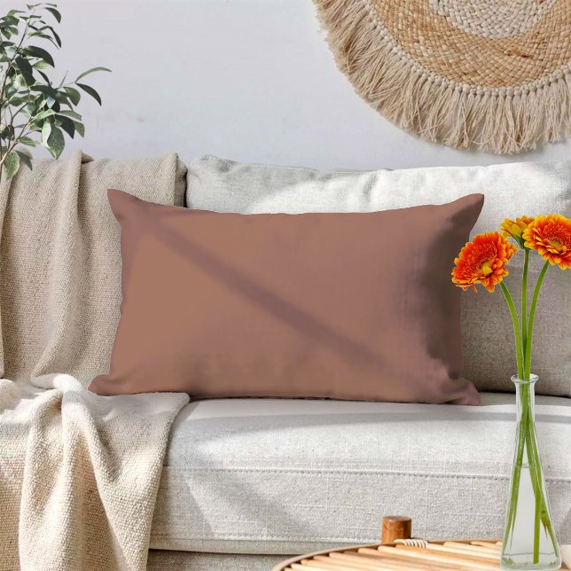 Mocha Mousse Brun Enfärgad Färg  Prydnadskudde (The Mocha Mousse brown minimalist plain lumbar pillow adds a cozy mood and elegance to your room.)