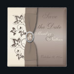 Mocha och Ivory Blommigt Wedding Favor Magnet<br><div class="desc">Spara datum magneter överensstämmer med inbjudningarna och andra punkter som visas nedan. Observera att ribban och juvelerna är konstverk och inte verkliga. Du kan också anpassa det till att säga "Tack" och använda det som en bröllopsförmån för dina gäster. Om det finns några andra matchande objekt som du behöver, skicka...</div>