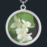 Mock Orange Blommar Silver-plattan Necklace Silverpläterat Halsband<br><div class="desc">En söt bröllop-gåva till dina brudar för att tacka dem för att de skapar din speciella perfekt. Det här silver-pläterade halsbandet matchar ditt bröllop-kontorsmaterial och är från ett foto av Judy Adamson.</div>