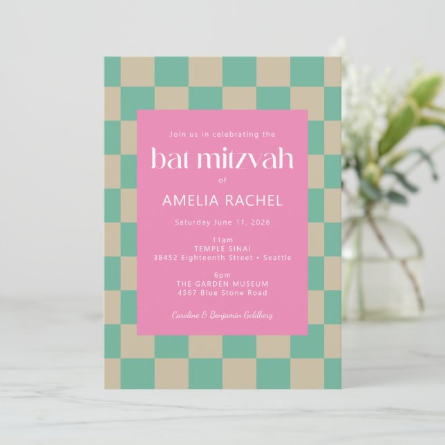 Mod Rosa Mint Grönt Checkerboard Bat mitzvah Inbjudningar (Stående Fram)