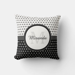 Mod svartvit Polka dots monogram med Namn Kudde