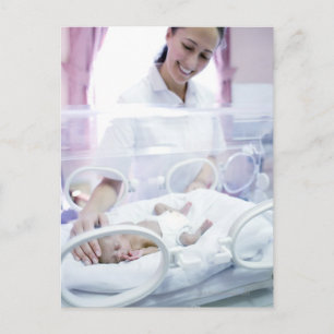 MODELL FRISLÄPPS. Sjuksköterska och förtida baby. Vykort