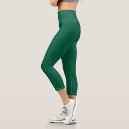 modell som bär mörkgröna tajta leggings