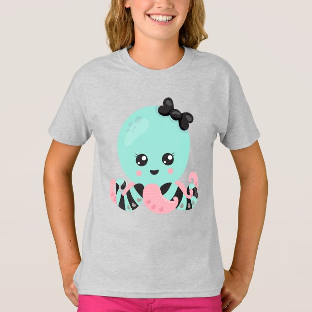 Modellen är 4,5 tum och har ett medium t shirt (Framsida)