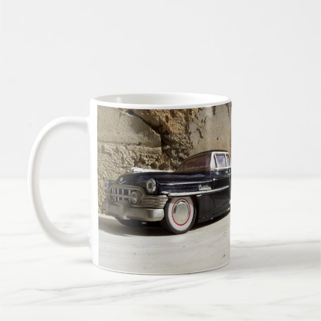 "Modellerar bleckplåten Cadillac. ", Kaffemugg (Vänster)