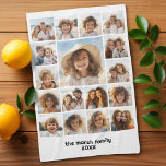 Moden, minimalt fotorutnät med 17 foton kökshandduk<br><div class="desc">Fotomontage - Använda ditt favoritfoto eller bilder för att göra roligten med vänner. Det här moderna rutnätet är en unik visning som tar upp dina foton i öga. Det här är konfigurerat för att vara en fotosamlingsproducent med kostnadsfri online för din instagram eller andra fyrkantiga foton. Om du vill ändra...</div>