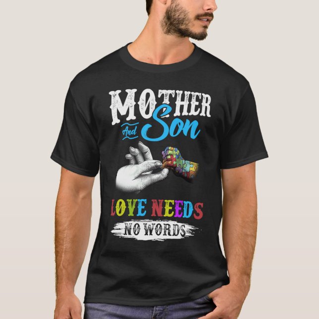 Moder Och Son Kärlek Behöver Inga Ord Autism Medve T Shirt (Framsida)