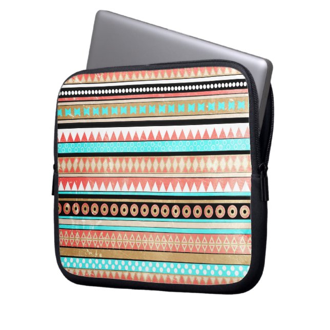 Moderiktig aztec laptop sleeve (Framsidan Vänster)