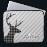 Moderiktig personifierade plädhjort och grå färg laptop fodral<br><div class="desc">Stilfull plädhjort profilerar och den grå färg görade randig laptop sleeve med den eleganta monogramen.</div>