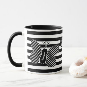 Moderiktiga svartvita fjärilsrandar med namn mugg