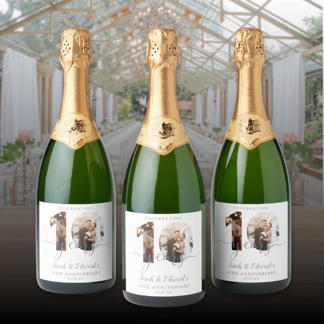 Modern 10-årsjubileum 2 bilder (Modern 10th Wedding Anniversary 2 Photo Sparkling Wine Label)
