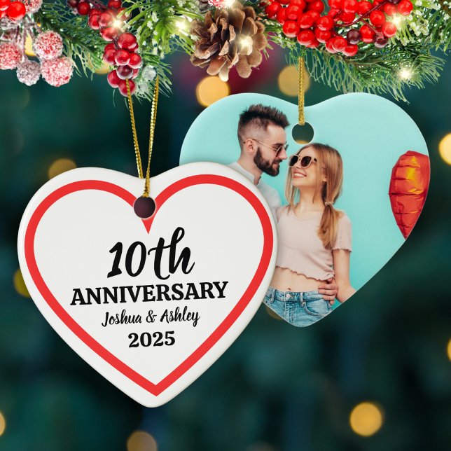 Modern 10-årsjubileum Anpassningsbar Photo Red Hea Julgransprydnad Keramik (Modern 10th Anniversary Custom Photo Red Heart Ceramic Ornament)