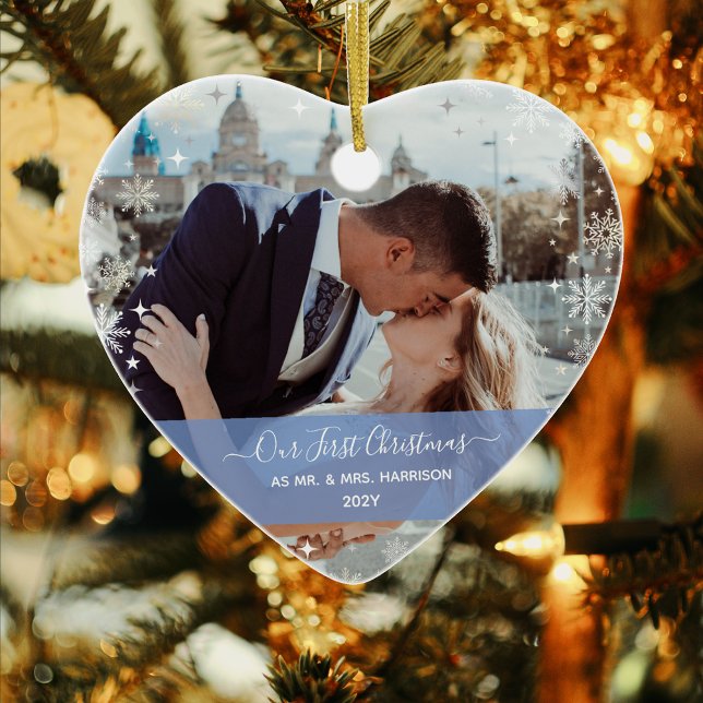 Modern 1:a jul, herr 1, fru Hjärtformade Julgransprydnad Keramik (Modern Elegant Our First Christmas as Mr. & Mrs. Newlyweds 1 Photo Pink Band Calligraphy Names Heart)