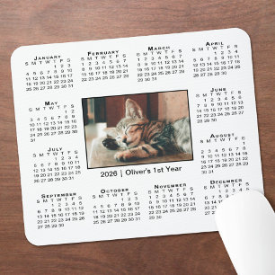 Modern 2026 kalender med Ditt Foto Namn på Vit Musmatta