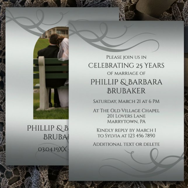 Modern 25:e Bröllop-årsfoto för Silver Inbjudningar (Customize this modern elegant silver gradient 25th wedding anniversary party invitation template)