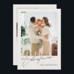 Modern 2-foto-God jul Julkort<br><div class="desc">Denna moderna och elegant julkortsdesign fångar julhelgens värme och glädje med ett stort familjefoto med fullt på framsidan, kompletterat med ett känsligt skript som lyder "God jul" bredvid familjen namn. Familjefotot är en hjärtslitande stämning, perfekt för att sprida festiv cheer. Kortets baksida innehåller ett andra familjefoto och ett anpassade som...</div>
