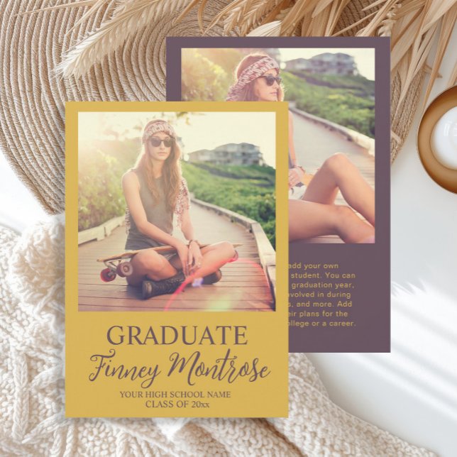 Modern 2 Photo Gult Brown Grad-meddelande Inbjudningar (Mustard yellow and chocolate brown 2-photo graduation announcement)