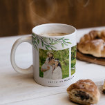 Modern 3-fotogrön kaffemugg<br><div class="desc">Elegant vattenfärgen grenar i hörnet med 3 kvadratiska Instagram-stil bilder och ett personlig-meddelande.</div>