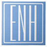 Modern 3-Initialer-monogram | Mjuk blå Kakelplatta<br><div class="desc">Vit text och vit ram på himlar blå (eller välj ditt eget färg).</div>