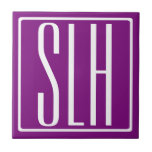 Modern 3-Initialer-monogram | Vit och Lila Kakelplatta<br><div class="desc">Vit text & vit ram på lila (utbytbar bakgrund färg).</div>